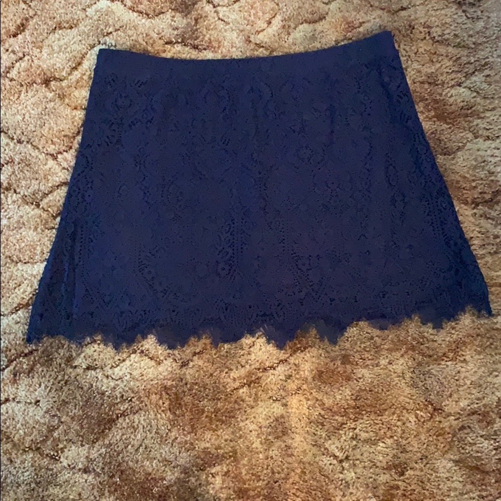 Isaac mizrahi live! Size 2X lace navy blue skirt